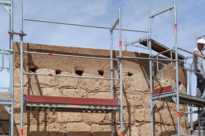 Torre con los recrecidos ya culminados