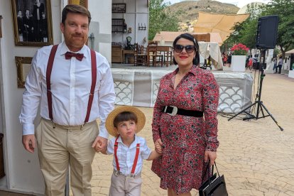 Javi junto a su mujer Encarni y su hijo, el pequeño Javier.