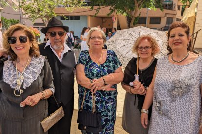 Paqui Alonso, el fragüero Juan Barato, Patro , Carmen y Ana la partera y curandera de la recreación.
