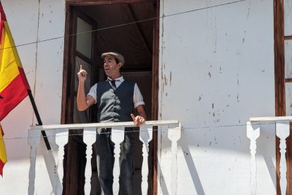 El pregonero anuncia la resolución del pleito de las canteras el 1 de diciembre de 1947.