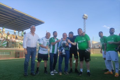 El alcalde de Huércal de Almería estuvo en la fiesta del ascenso a División de Honor. 