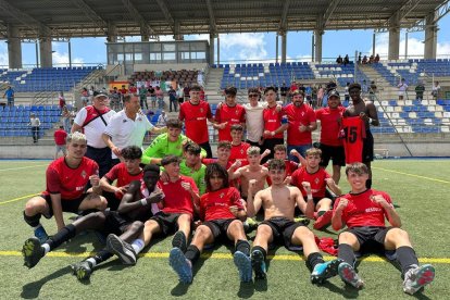Los jugadores de La Cañada celebrando el ascenso.