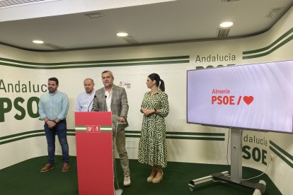 El PSOE moviliza a medio centenar de alcaldes y otro medio centenar de portavoces en la oposición.