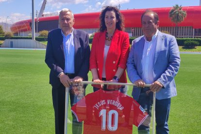 La alcaldesa de Almería en el I Memorial a Jesús Verdejo. 