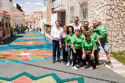 Los vecinos han realizado una labor impresionante para adornar las calles de Tíjola.