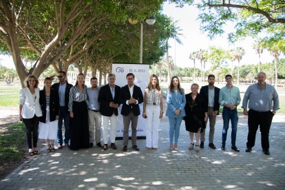 Los candidatos en puestos de salida del PP de El Ejido. con Francisco Góngora al frente.