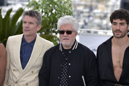 Ethan Hawke, Pedro Almodóvar y George Steane.