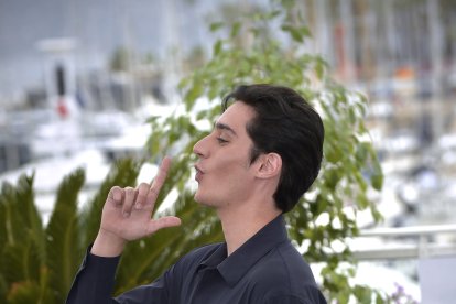 El actor George Steane posa en la presentación de ‘Extraña forma de vida’.