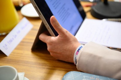 Detalle de la candidata del PP, María del Mar Vázquez.