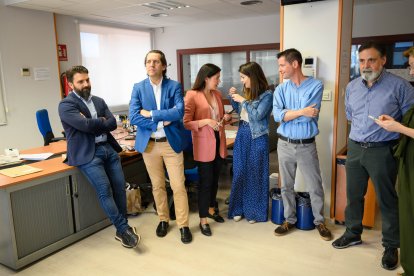 Asesores junto a Burgos y Rojas.