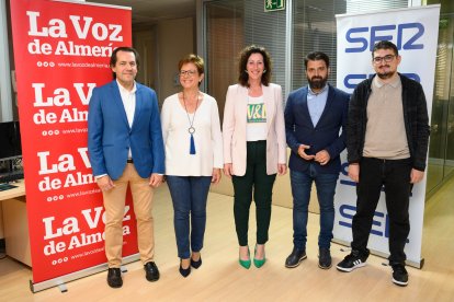 Desde la izquierda, Rafael Burgos. Adriana Valverde, María del Mar Vázquez, Juan Francisco Rojas y Alejandro Lorenzo.