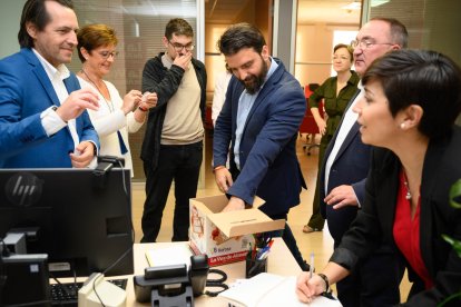 El candidato de Vox, en el sorteo del orden de intervención.