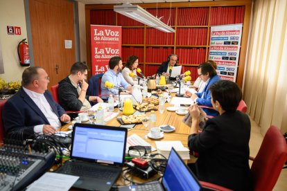 Aspecto general de la sala donde se desarrolla el debate.