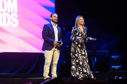 Los presentadores de la gala, Rafa López y Mónica Aldehuela.