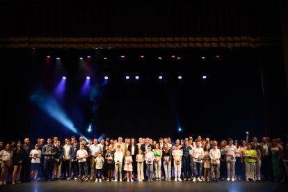 Foto de familia tras la XIII Gala de los Juegos Municipales.