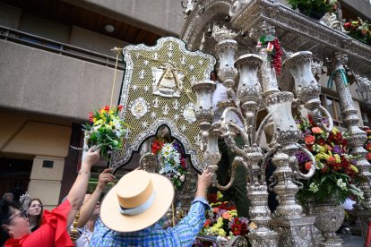 El Simpecado de Almería, en su carreta.