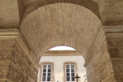 La carreta del Simpecado de Almería llegando a Santiago.