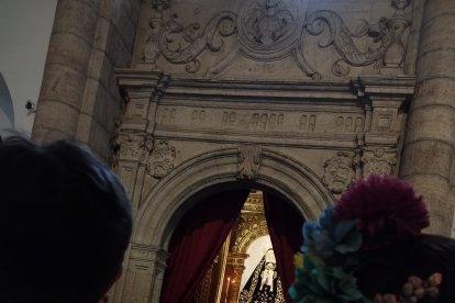 Los rocieros almerienses despidiéndose de la Soledad.