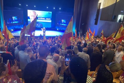 Cientos de asistentes al mitin del PP roquetero.