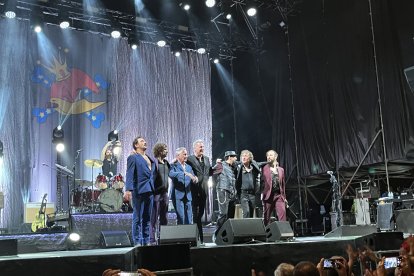 La banda al completo.