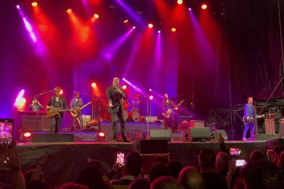 El show del grupo completo.