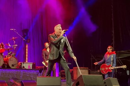 Loquillo y su presencia en el escenario.