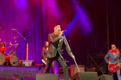 La característica puesta en escena.