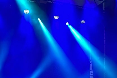 El concierto empezó a las 21:30.