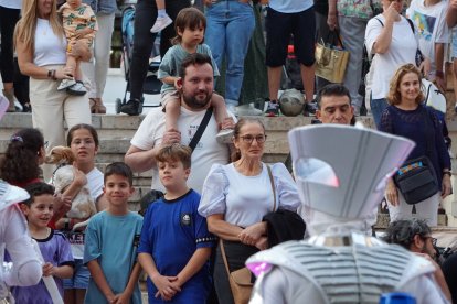 El público disfruta de las propuestas de la Noche en Blanco 2023.