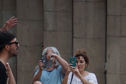 El público disfruta de las propuestas de la Noche en Blanco 2023.