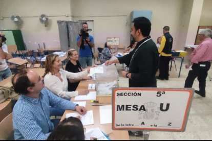José Luis Herrera (Almerienses), votando.
