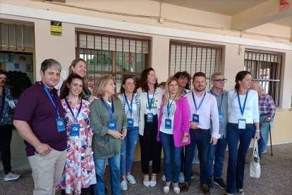 Miembros del PP acompañando a la candidata.