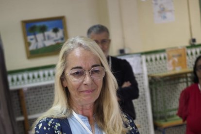 Una representante de Almerienses, que presenta listas en la capital y El Ejido.