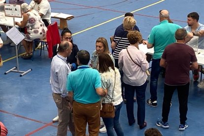 Colegio electoral instalado en el Pabellón de La Cañada.