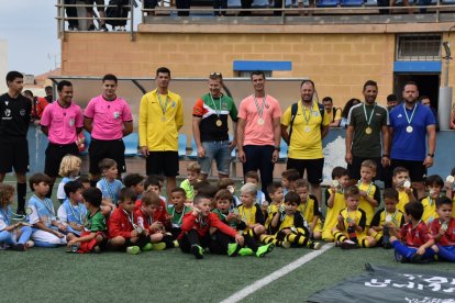 Los equipos posaron juntos al final.