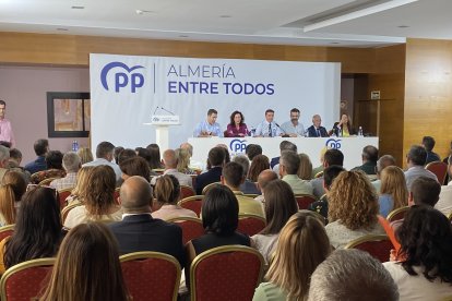 Reunión de esta mañana de la Junta Directiva Provincial del PP de Almería.