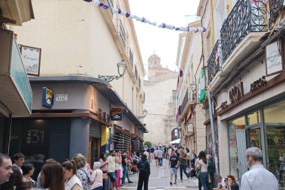 Expectación en la calle de Las Tiendas.