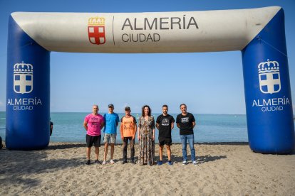 Foto de familia del XVI Triatlón Ciudad de Almería Jairo Ruiz. 