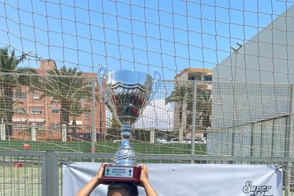 AD Marinas, en categoría benjamín, fue campeón después de ofrecer fútbol de nivel ante su afición.