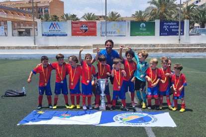 La categoría bebé ha sido uno de los grandes descubrimientos. En la foto, el campeón Unión Deportiva Ciudad de Roquetas.