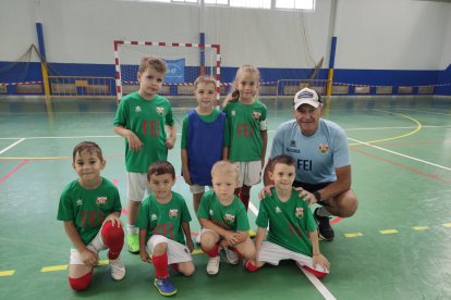 Los pequeños disfrutaron de su deporte preferido y ayudaron a la familia de Tano. 