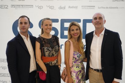 El director general de Cabogata Beach, José del Valle; la periodista María José Carrillo; la abogada Silvia Segura; y el director comercial de Cabogata Beach, Manuel Nieto.