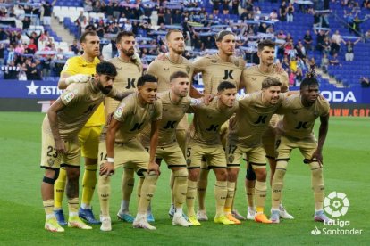 El Almería del sufrimiento (2022-23) salvó los muebles en Barcelona.