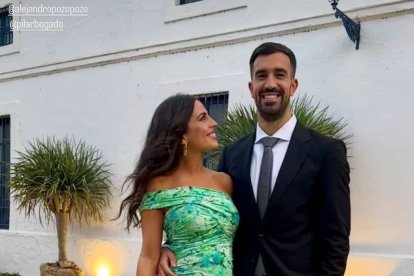 Fernando Pacheco y su pareja no se perdieron la boda de Pilar y Pozo.