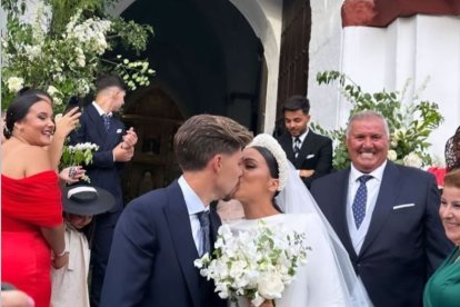 Emoción y aplausos de todos para Pilar y Pozo.