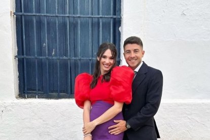 Francisco Portillo y su pareja en la boda de sus amigos.