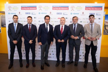 Fran García, Ricardo Céspedes, Francisco Góngora, Pedro M. de la Cruz, Ángel Escobar y Manuel Martínez.