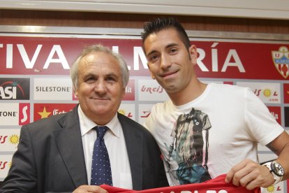 Alfonso García daba en la diana con Charles.