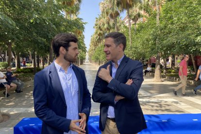 A la derecha, Miguel Ángel Castellón.