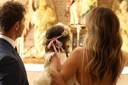 La pareja con la pequeña Bianca.